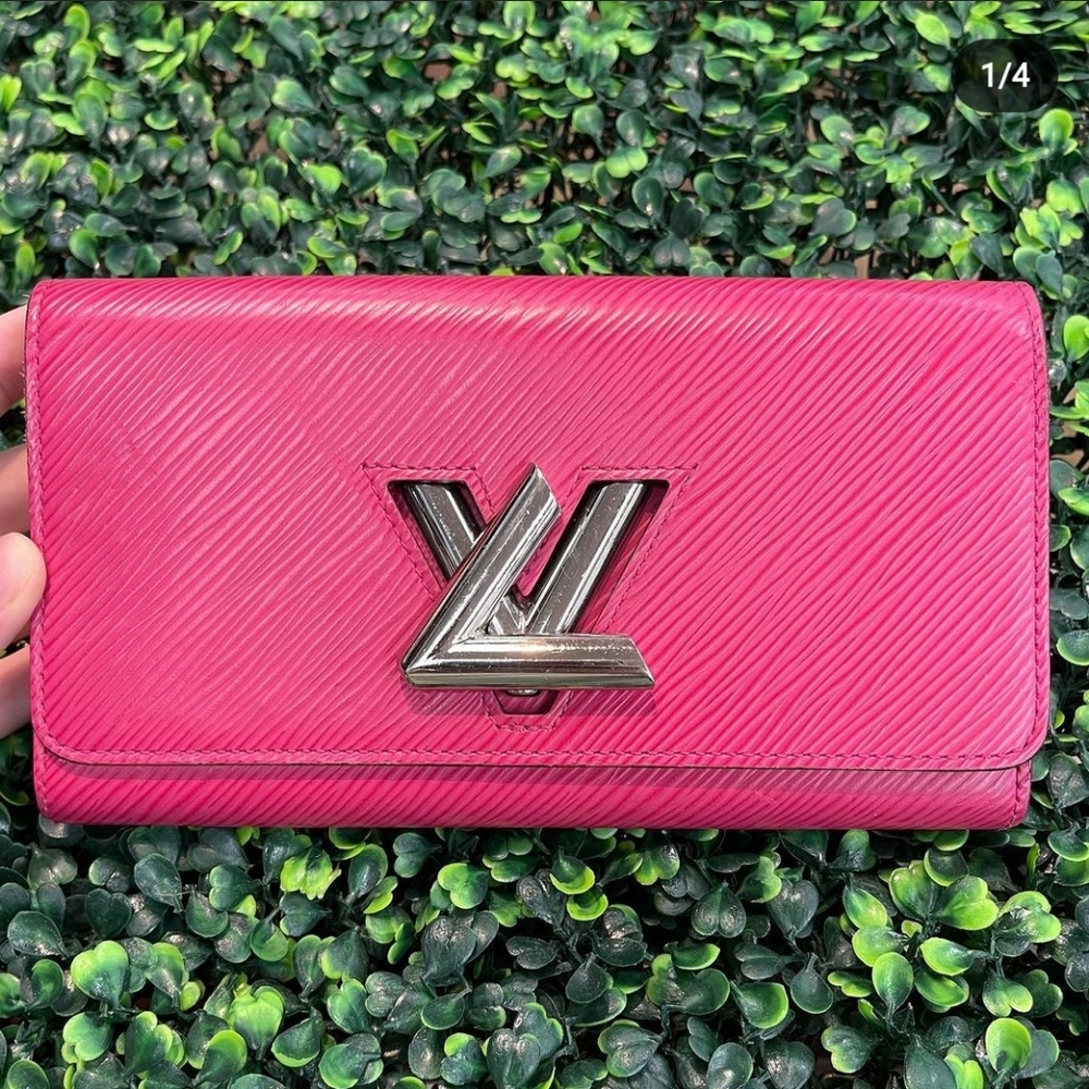 Louis Vuitton EPI twist